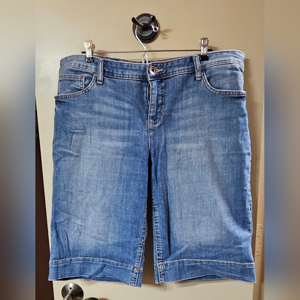 Tommy Hilfiger Light Wash Denim Shorts